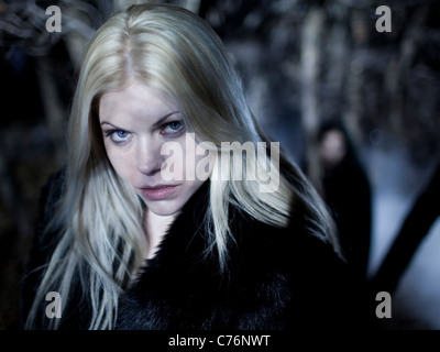 Stati Uniti d'America, Utah, Cedar Hills, ritratto femminile di vampiri all'aperto durante la notte Foto Stock