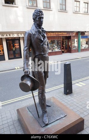 Inghilterra, Londra, Jermyn Street, Statua di Beau Brummel Foto Stock