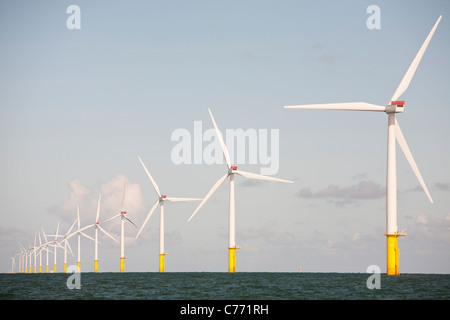 Le turbine eoliche all'Walney offshore wind farm, Cumbria, Regno Unito. Foto Stock