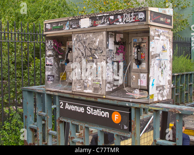 Secondo viale stazione della metropolitana graffiti a New York City Foto Stock