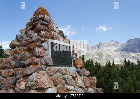 Memoriale al capitano Scott al Col du Lautaret nelle Alpi francesi Foto Stock