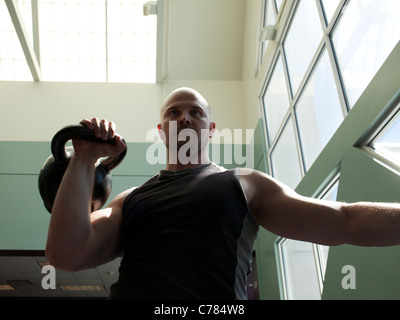 Stati Uniti d'America, Utah, trasportatore, uomo esercizio in palestra Foto Stock