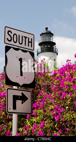 Il vecchio faro di Key West Florida alla fine della US Highway One, la più lunga strada negli Stati Uniti Foto Stock