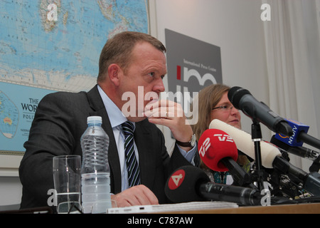 Ex primo ministro danese Lars Løkke Rasmussen, leader del partito liberale, indirizzata media al centro stampa internazionale di Copenaghen Foto Stock