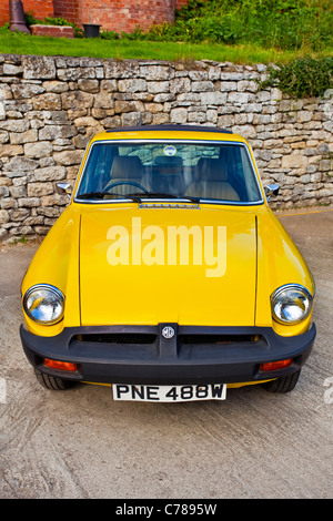 Un giallo MG auto sportiva Foto Stock