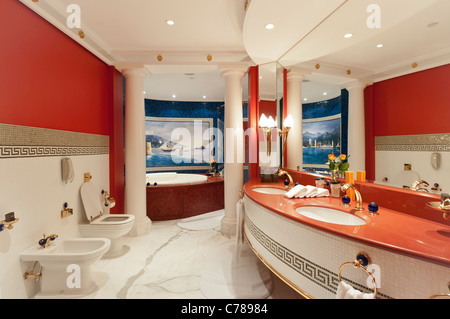 Burj Al Arab Hotel, bagno in suite 2004; Dubai Emirati Arabi Uniti. Foto Stock