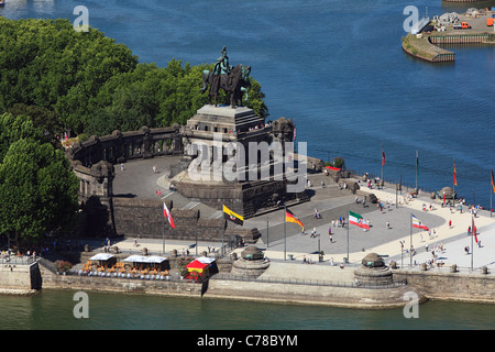 Denkmal fuer Kaiser Wilhelm I von Bruno Schmitz und Emil Hundrieser, Deutsches Eck, Moselmuendung in den Rhein, Coblenza, Renania-Palatinato Foto Stock