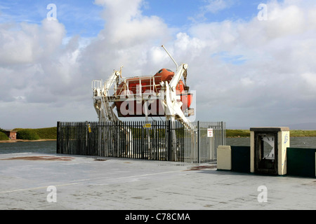 Piattaforma petrolifera scialuppa di salvataggio di emergenza scuola di formazione a Fleetwood Lancashire Foto Stock