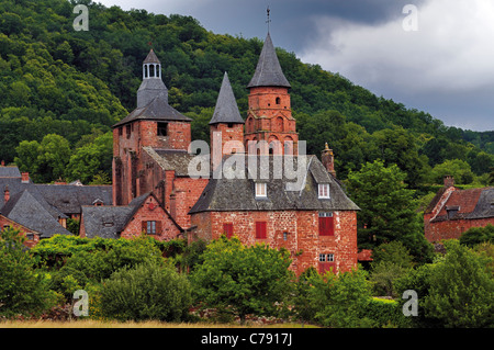 Francia, Corrèze: Vista Eglise St Pierre a Collonges-la-Rouge Foto Stock