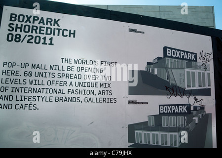 Boxpark - il primo al mondo pop-up mall essendo costruito in Shoreditch, Londra Foto Stock