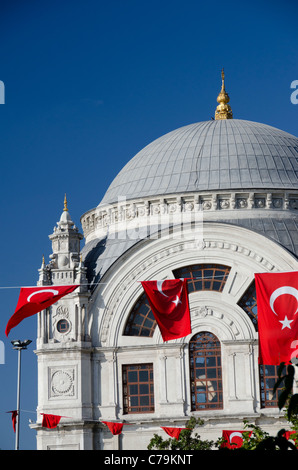 Turchia, Istanbul, Palazzo Dolmabahce. Xix secolo Sultan's residence situato sulle rive del Bosforo. Foto Stock