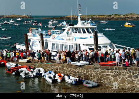 Dock di imbarco, isole Chausey, canale : Le Suono, partenza per Granville (Manche, Normandia, Francia). Foto Stock
