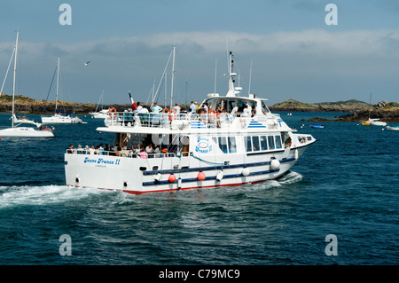Il boa passeggero nel suono in isole Chausey, mare link : Isole Chausey - Granville (Manche, Normandia, Francia). Foto Stock