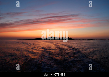 Sulla barca, diretto a Granville, le isole Chausey lontano (Normandia, Francia). Foto Stock