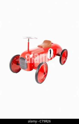 I bimbi toy red racing car isolati su sfondo bianco Foto Stock