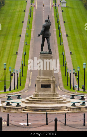 Statua di Edward Carson a Stormont Estate alla sommità del lungo viaggio in auto Foto Stock