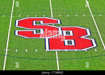 Il logo di centrocampo a LaValle Stadium casa di Stony Brook University football Long Island NY Foto Stock