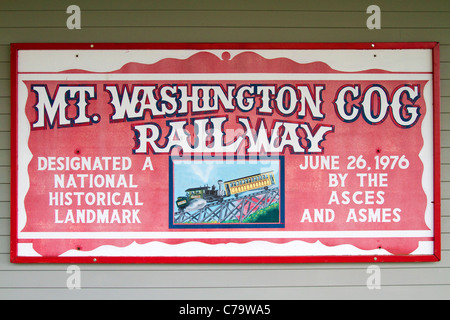 Mount Washington Cog Railway che porta i turisti fino alla vetta del Monte Washington nelle White Mountains, New Hampshire, New England. Foto Stock