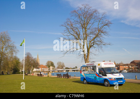 Parco Higginson dal Tamigi, Marlow, Buckinghamshire, Inghilterra, Regno Unito Foto Stock