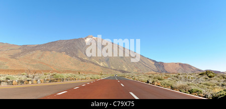 Autostrada sul Monte Teide, il Parco Nazionale di Teide, sito Patrimonio Mondiale dell'Unesco, Tenerife, Isole Canarie, Spagna, Europa Foto Stock