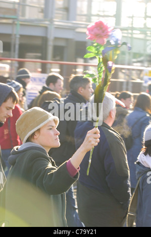 Grande manifestazione contro la progettata invasione dell'Iraq, a Glasgow in Scozia, 15 febbraio 2003. Foto Stock
