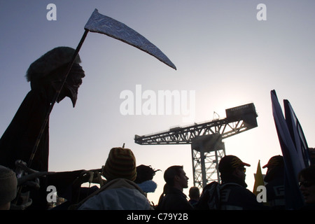 Grande manifestazione contro la progettata invasione dell'Iraq, a Glasgow in Scozia, 15 febbraio 2003. Foto Stock