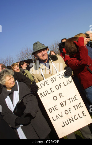 Grande manifestazione contro la progettata invasione dell'Iraq, a Glasgow in Scozia, 15 febbraio 2003. Foto Stock