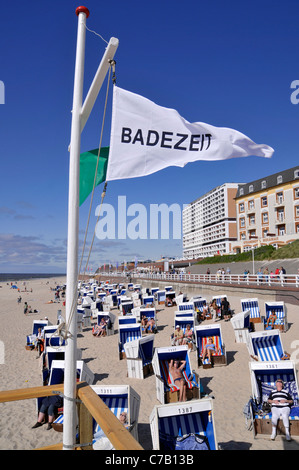 Bandiera Badezeit o tempo di nuoto, spiaggia a Westerland, Sylt, Nord isola frisone, Germania, Europa Foto Stock