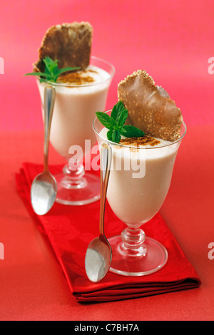 Frullato di pere con crosta di cioccolato. Ricetta disponibile. Foto Stock