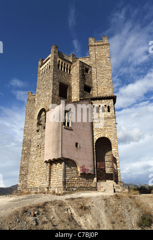 Acqua torre presso il La Mota edificio abbandonato lo sviluppo, appena fuori a Alhaurin El Grande, Andalusia. Foto Stock