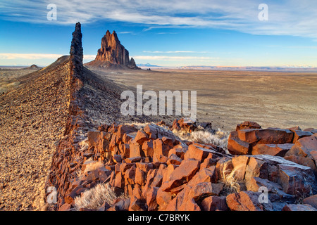 Shiprock Rock e nero dike ridge, Nuovo Messico, STATI UNITI D'AMERICA Foto Stock