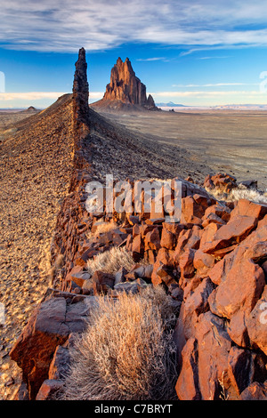 Shiprock Rock e nero dike ridge, Nuovo Messico, STATI UNITI D'AMERICA Foto Stock