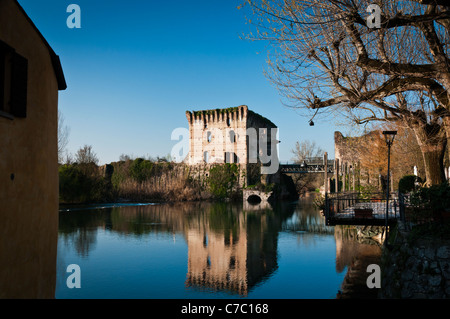 Storico ponte visconteo a Borghetto Italia Foto Stock