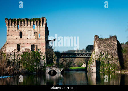 Ponte visconteo (Ponte Visconteo) a Borghetto, Italia Foto Stock