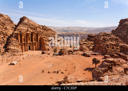 Il monastero, scolpito nella roccia, di Petra, Giordania Foto Stock