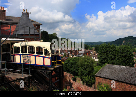 La Collina del Castello la Funicolare collega Città Alta alla Città Bassa, Bridgnorth, Shropshire, Inghilterra Foto Stock