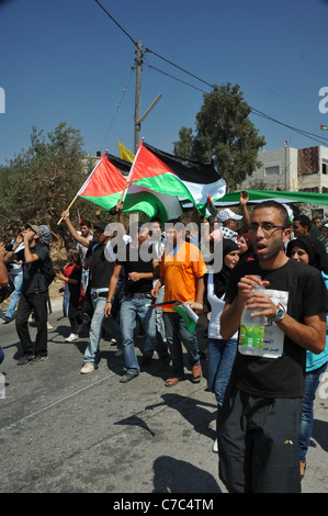 Una manifestazione repressa dalle forze israeliane per la questione palestinese il villaggio di Nabi Salih. La dimostrazione inizia alle 1 p.m. Foto Stock