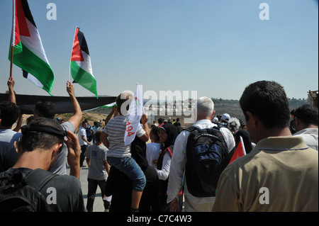 Una manifestazione repressa dalle forze israeliane per la questione palestinese il villaggio di Nabi Salih. La dimostrazione inizia alle 1 p.m. Foto Stock