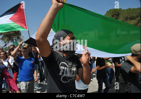 Una manifestazione repressa dalle forze israeliane per la questione palestinese il villaggio di Nabi Salih. La dimostrazione inizia alle 1 p.m. Foto Stock