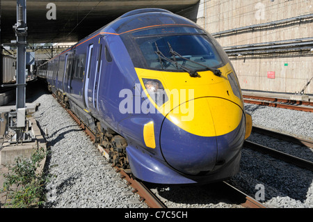 Southeastern trasporti pubblici alta velocità giavellotto treno alla stazione Internazionale di Stratford che serve 2012 Olympic Park e il centro commerciale Westfield london Foto Stock