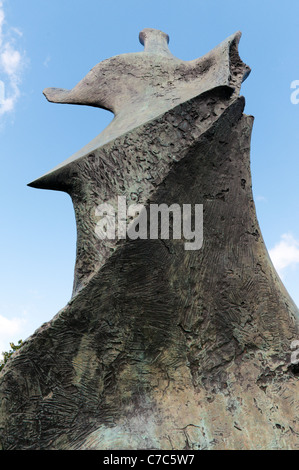 La scultura "grande standing figura: Knife Edge" di Henry Moore in Greenwich Park, Londra Foto Stock