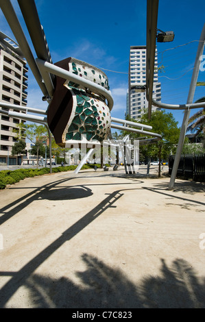 Spagna Barcellona architettura contemporanea nell'area Forum. Diagonal Mar Park (2003) progettato da Enric Miralles & Bendetta Foto Stock