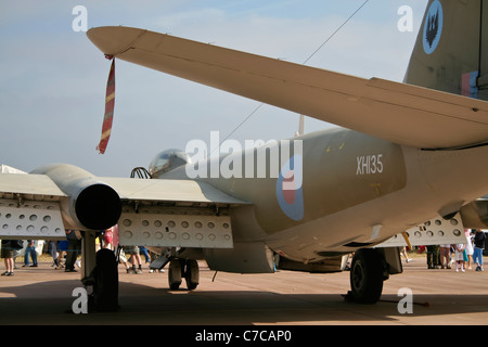 Ultima visualizzazione mediante RAF bombardiere Canberra xh135 presso il Royal International Air Tattoo Foto Stock