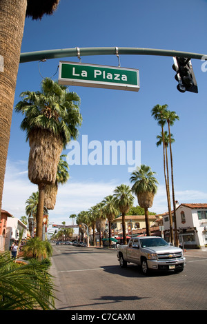 Intersezione tra la Plaza e North Palm Canyon Drive in Palm Springs, CA Foto Stock