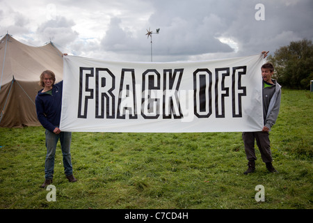Camp Frack protesta Encampment & marzo contro acqua idraulico fratturazione & Shale per la produzione di gas a Becconsall, banche, Southport. Foto Stock