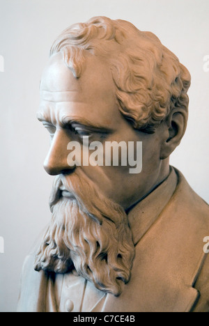 Charles Dickens ritratto busto da vecchio al Charles Dickens Museum 48 Doughty Street Londra Regno Unito. HOMER SYKES Foto Stock