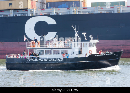 Verso l'esterno legato Thompson Island Ferry tornando a Boston, Massachusetts. Foto Stock