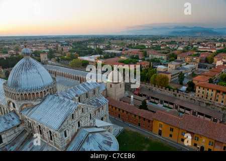 Vista dalla Torre Pendente di Pisa (Torre pendente di Pisa), Pisa, Toscana, Italia, Europa Foto Stock