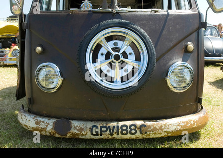 Lo schermo diviso camper van al Bristol Volksfest Volkswagen auto show. Foto Stock