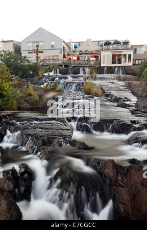 Una vista di Camden, Maine cascata prima i fuochi d'artificio cominciano a 2011 Camden Windjammer Festival. Foto Stock